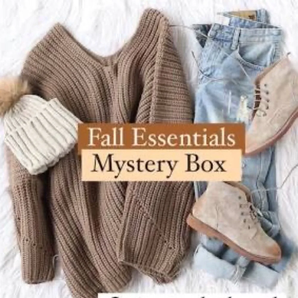 5 pcs Clothing and accessories mystery box fall season style